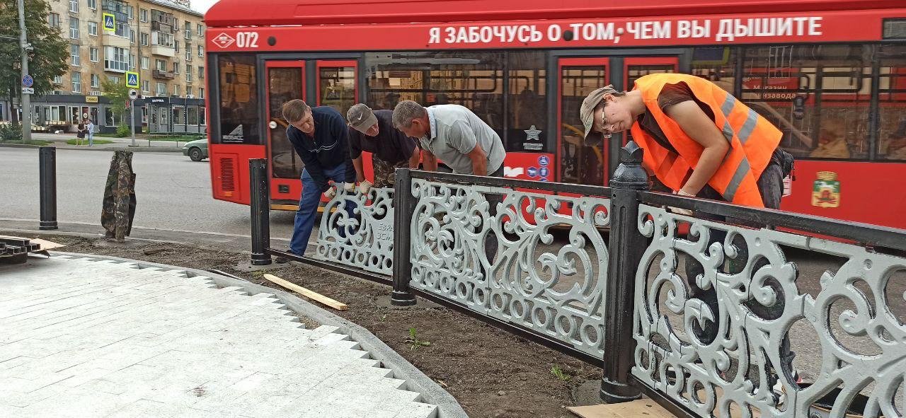 ЕВРАЗ изготовил чугунные ограждения для благоустройства территории у памятника Кутузову в Новокузнецке