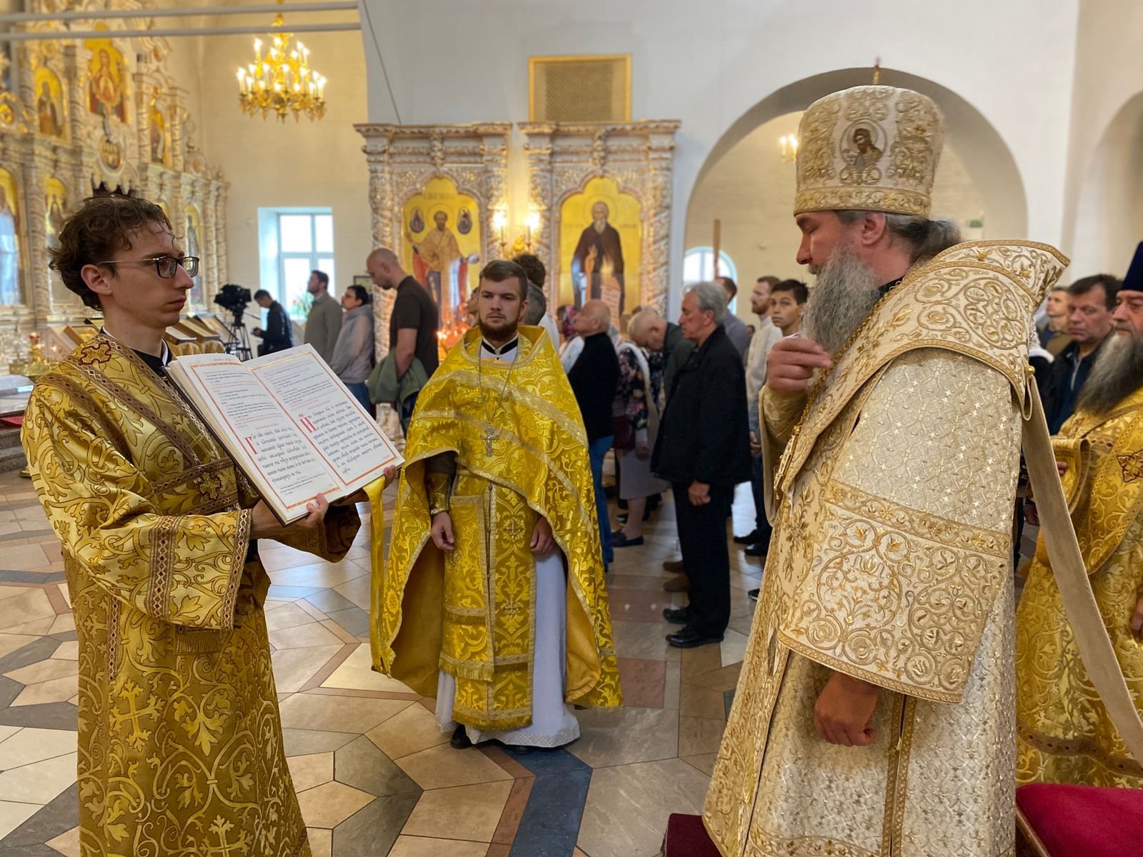 В Академическом районе Екатеринбурга отметили первый юбилей храма Святых Божиих строителей В Академическом районе Екатеринбурга отметили первый юбилей храма Святых Божиих строителей