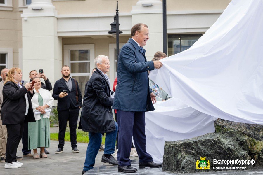 В Академическом открыли здание администрации