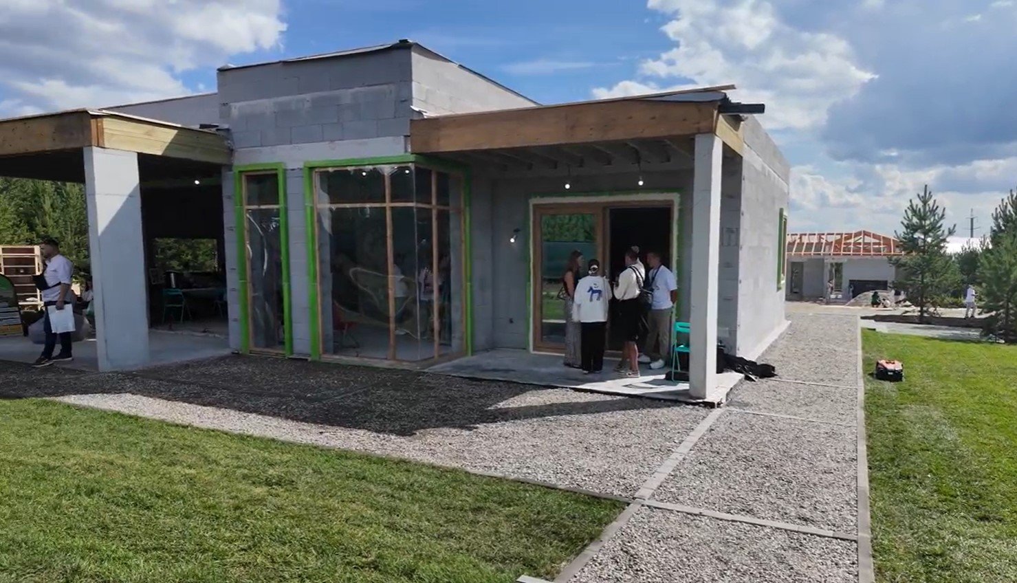 На Урале при поддержке завода «Теплит» впервые проходит выставка технологий загородной жизни Open Village