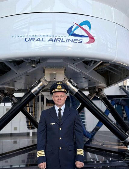 Президент России присвоил звание «Заслуженный пилот РФ» командиру авиаэскадрильи «Уральские авиалинии»